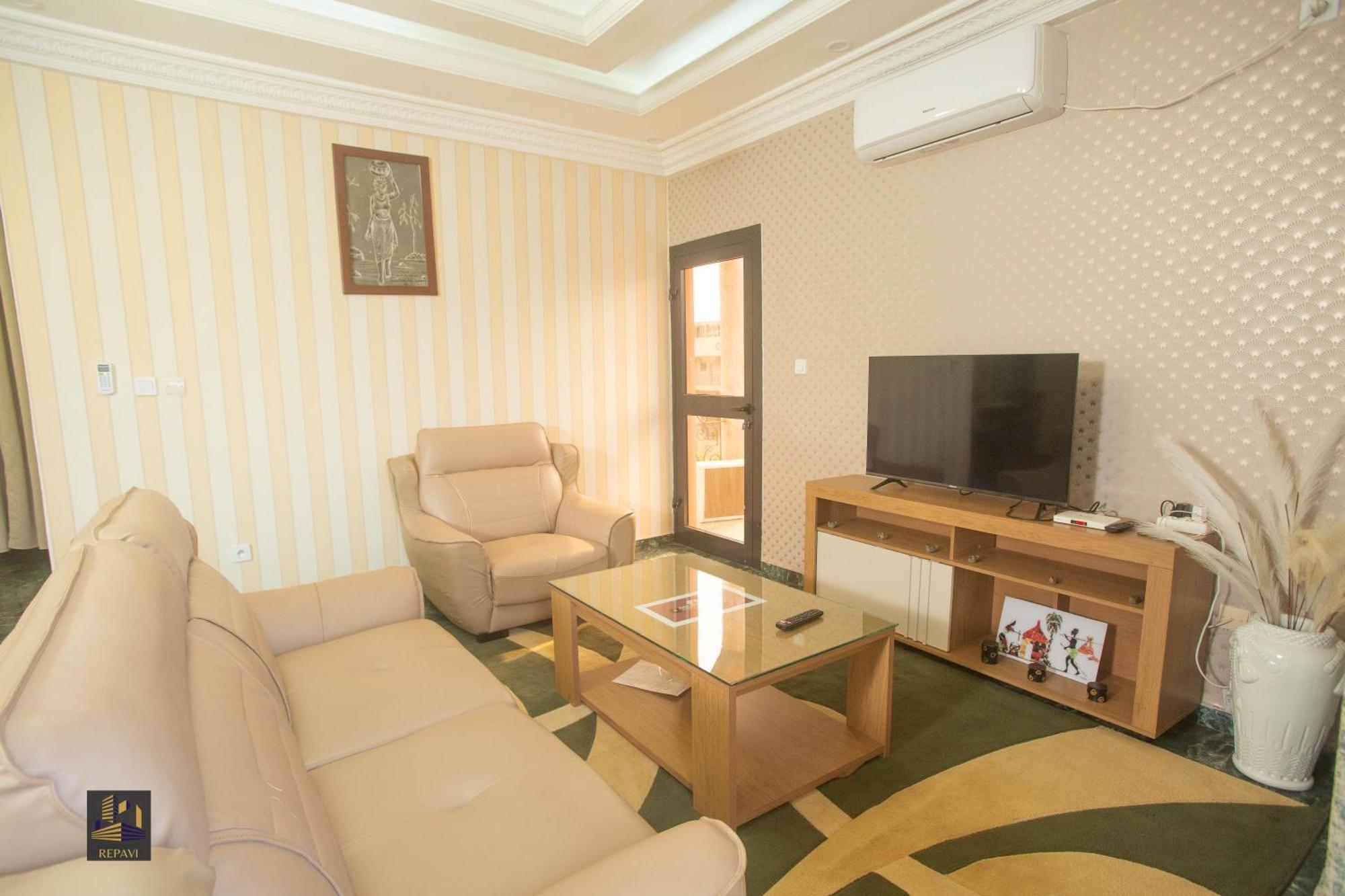 Repavi Lodge Yaoundé Esterno foto