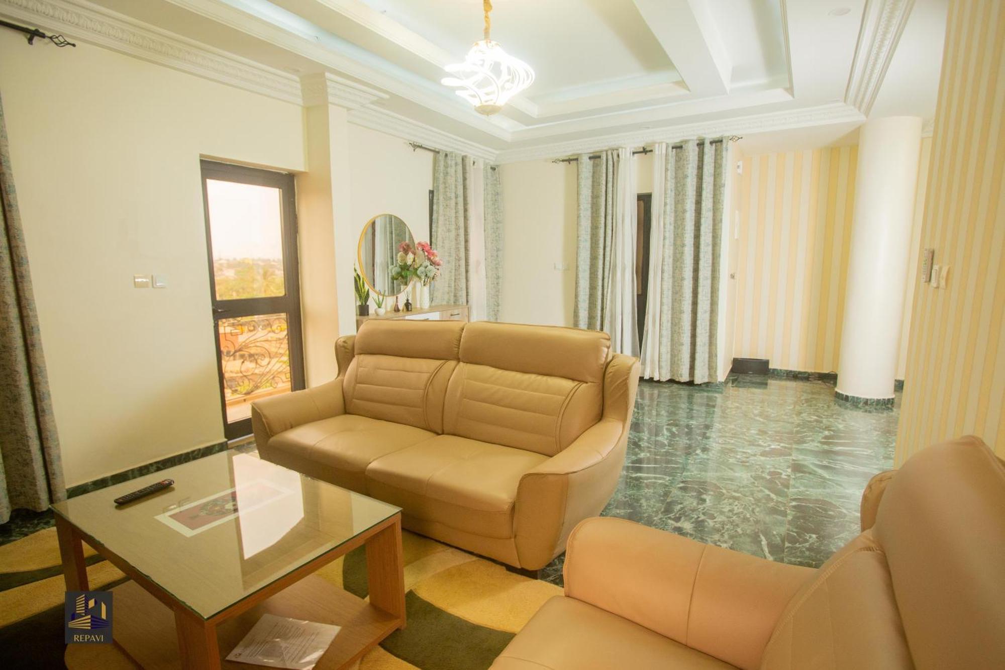 Repavi Lodge Yaoundé Esterno foto
